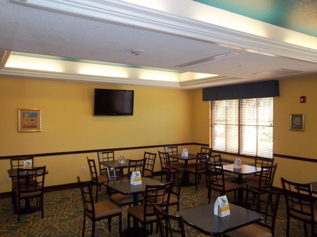 Comfort Inn & Suites Northeast - Gateway St. Petersburg Dış mekan fotoğraf