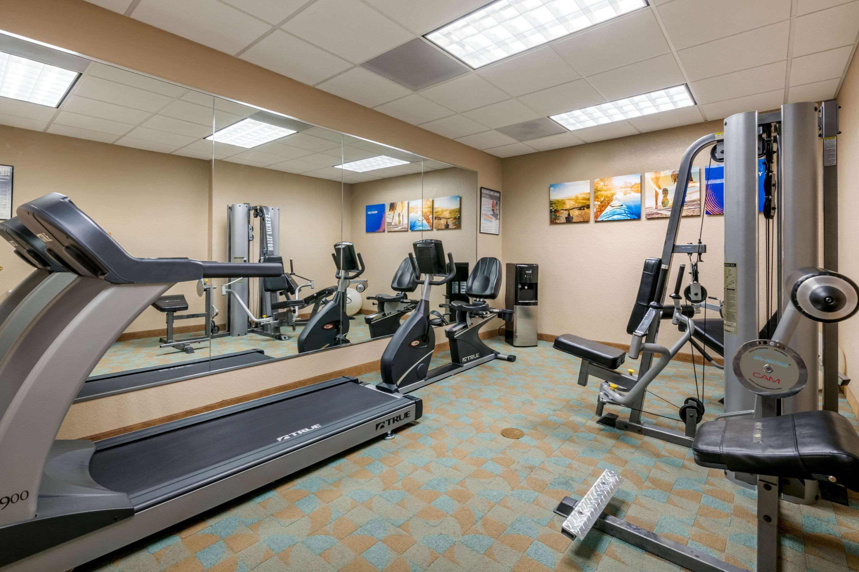 Comfort Inn & Suites Northeast - Gateway St. Petersburg Dış mekan fotoğraf