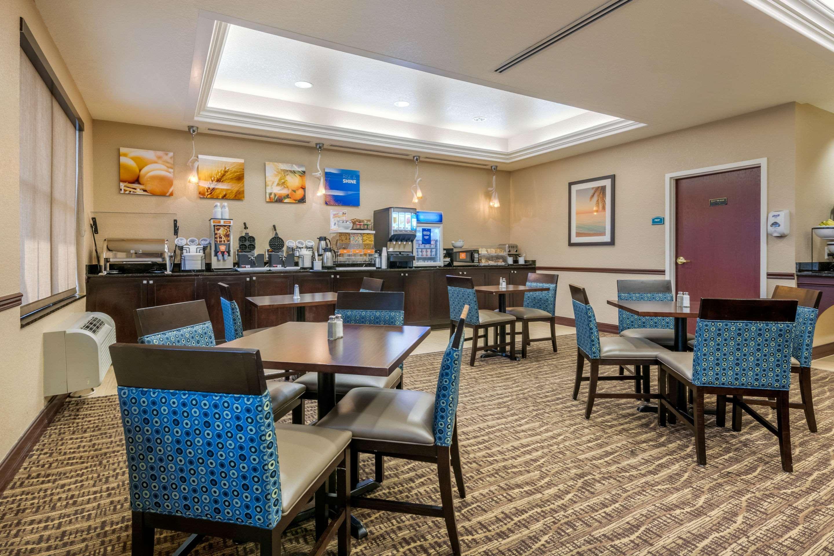 Comfort Inn & Suites Northeast - Gateway St. Petersburg Dış mekan fotoğraf