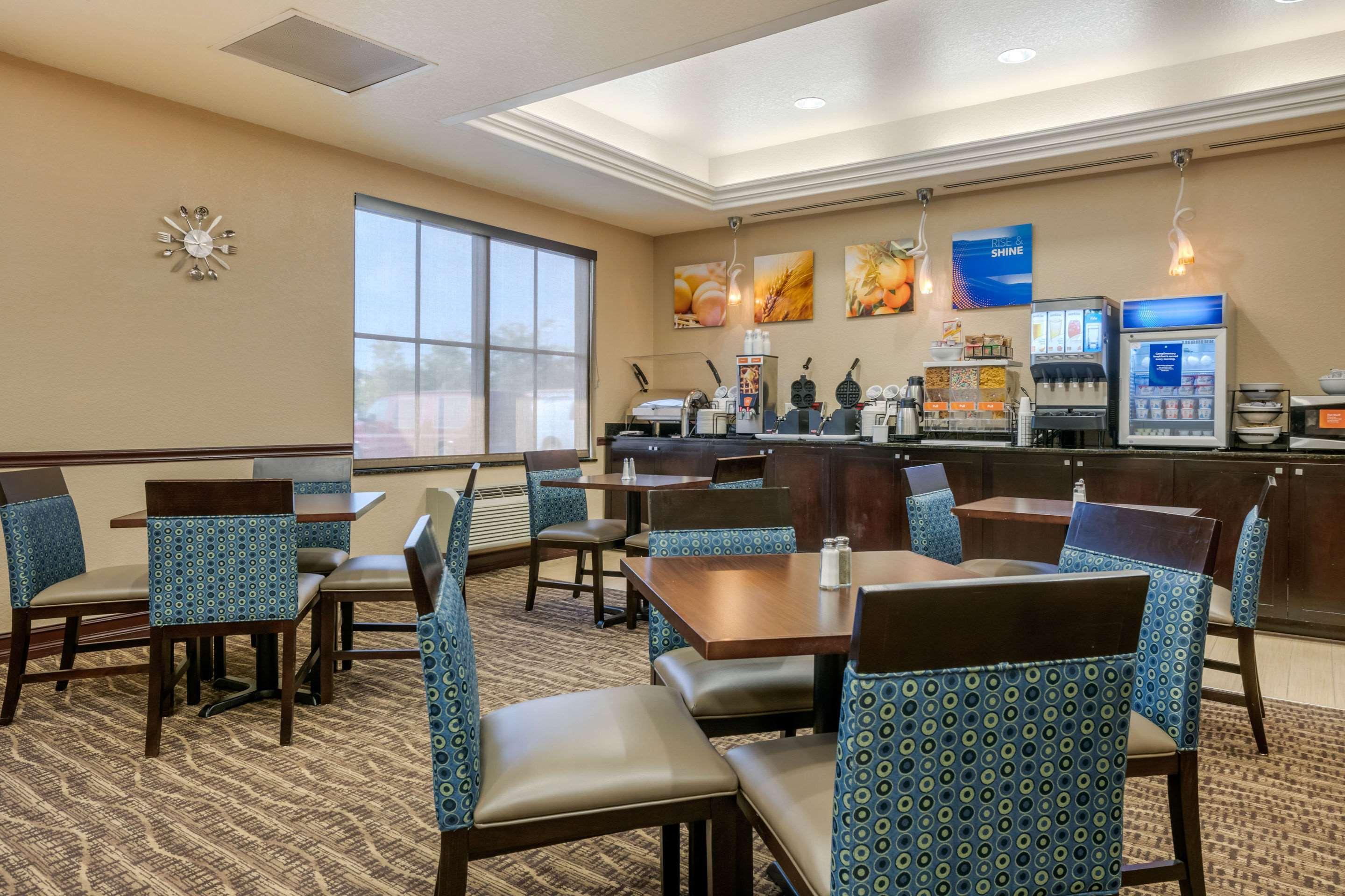 Comfort Inn & Suites Northeast - Gateway St. Petersburg Dış mekan fotoğraf