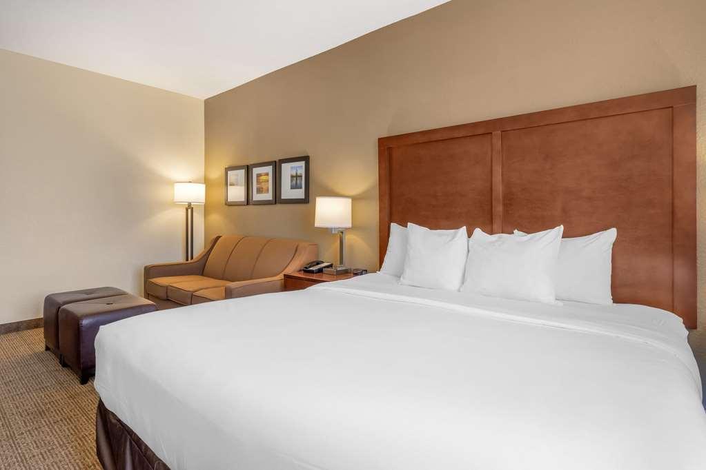 Comfort Inn & Suites Northeast - Gateway St. Petersburg Oda fotoğraf