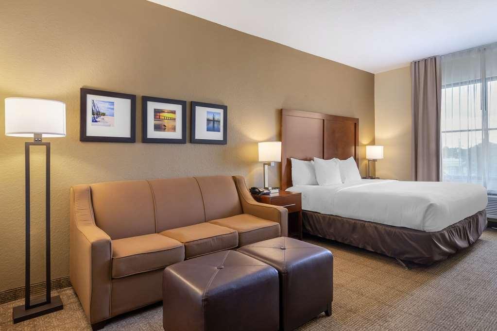 Comfort Inn & Suites Northeast - Gateway St. Petersburg Oda fotoğraf