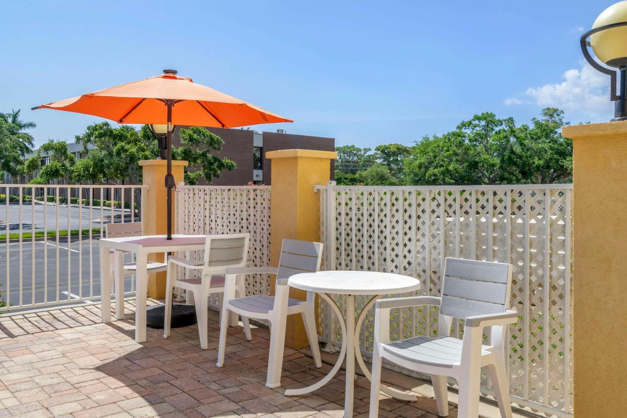 Comfort Inn & Suites Northeast - Gateway St. Petersburg Dış mekan fotoğraf