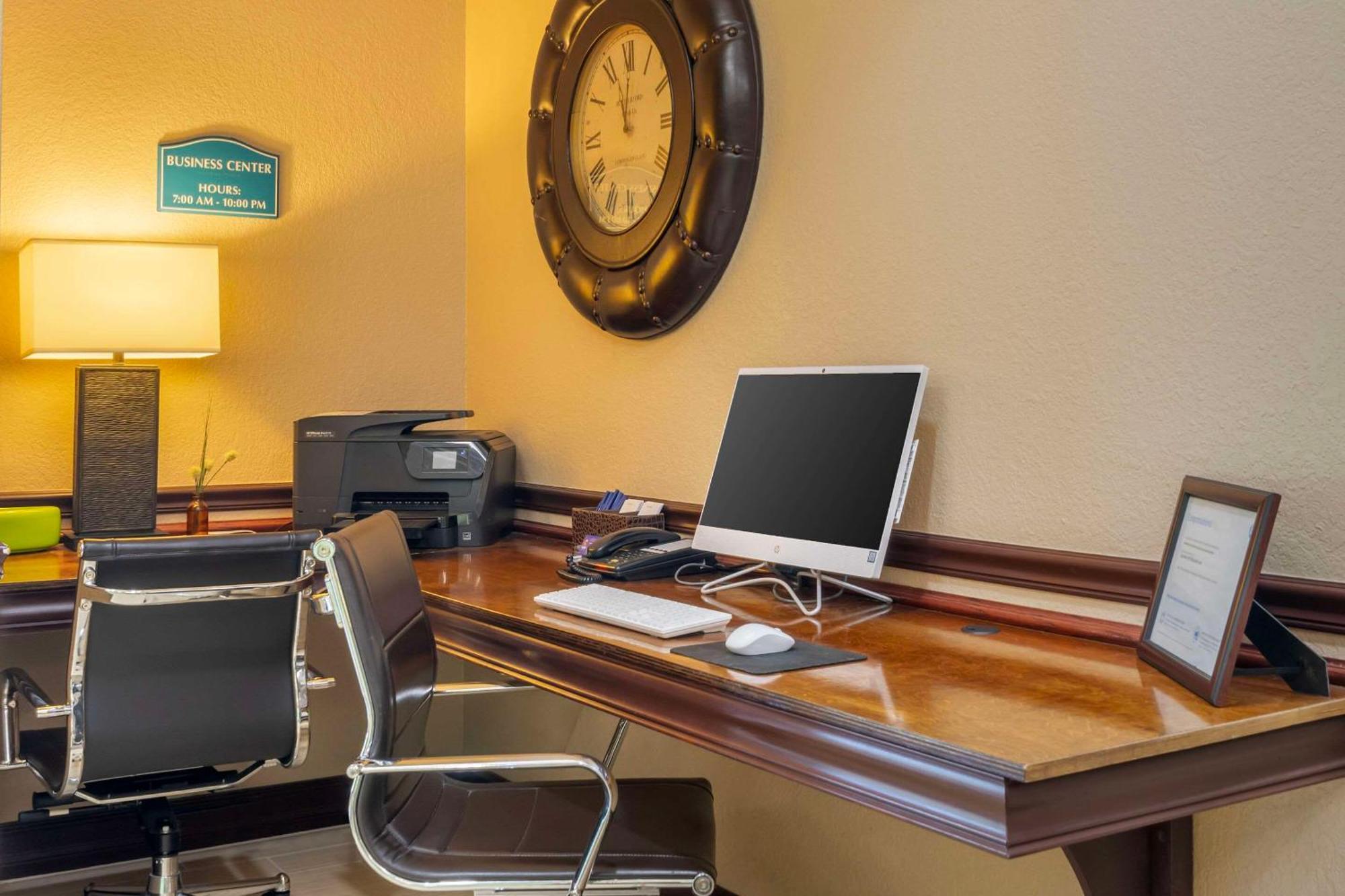 Comfort Inn & Suites Northeast - Gateway St. Petersburg Dış mekan fotoğraf
