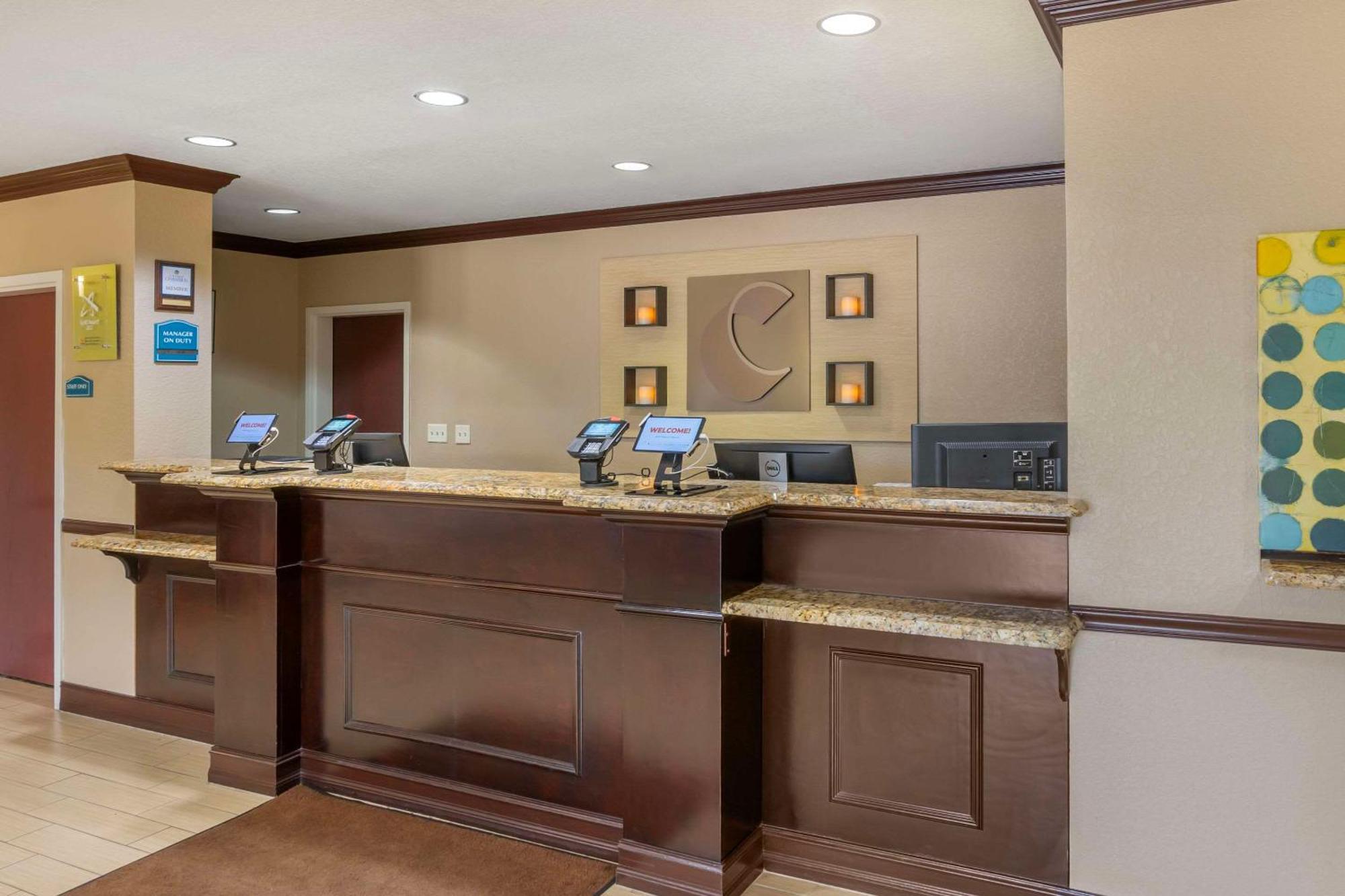 Comfort Inn & Suites Northeast - Gateway St. Petersburg Dış mekan fotoğraf