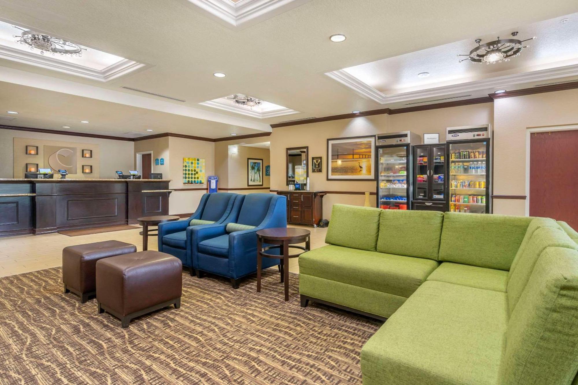 Comfort Inn & Suites Northeast - Gateway St. Petersburg Dış mekan fotoğraf